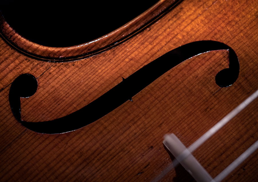 F hole on violin